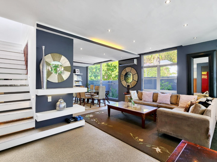 5 Bedroom Property for Sale in Fresnaye Western Cape